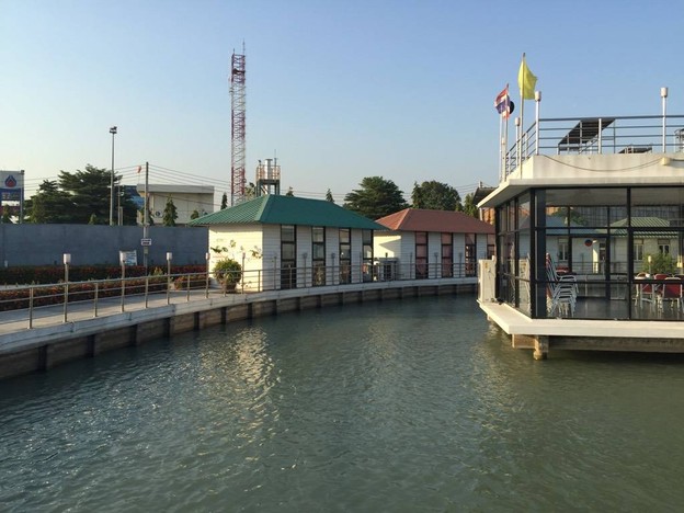 บรรยากาศ กุ้งเต้น ถนนราชพฤกษ์