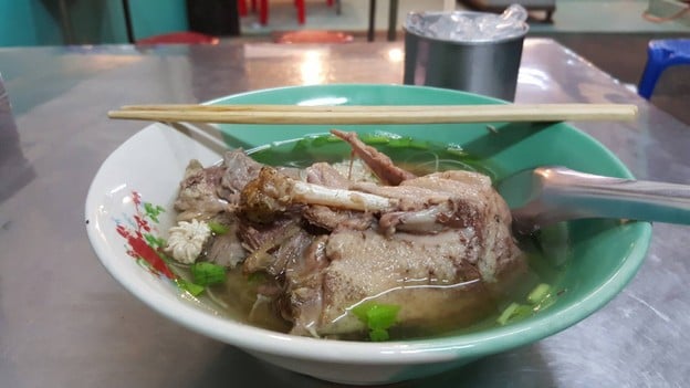 เมนูของร้าน เฮียสิทธิ์ หมี่ซั่วเป็ดตุ๋น เจ้าเก่า ตลาดใหม่