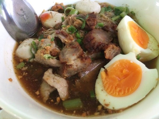 เมนูของร้าน ก๋วยเตี๋ยวชมสวน หัวหิน
