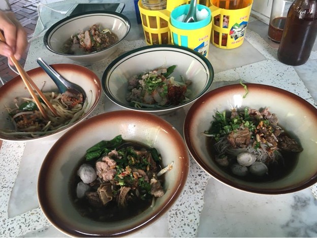 ก๋วยเตี๋ยวเจ๊ดิ่ง