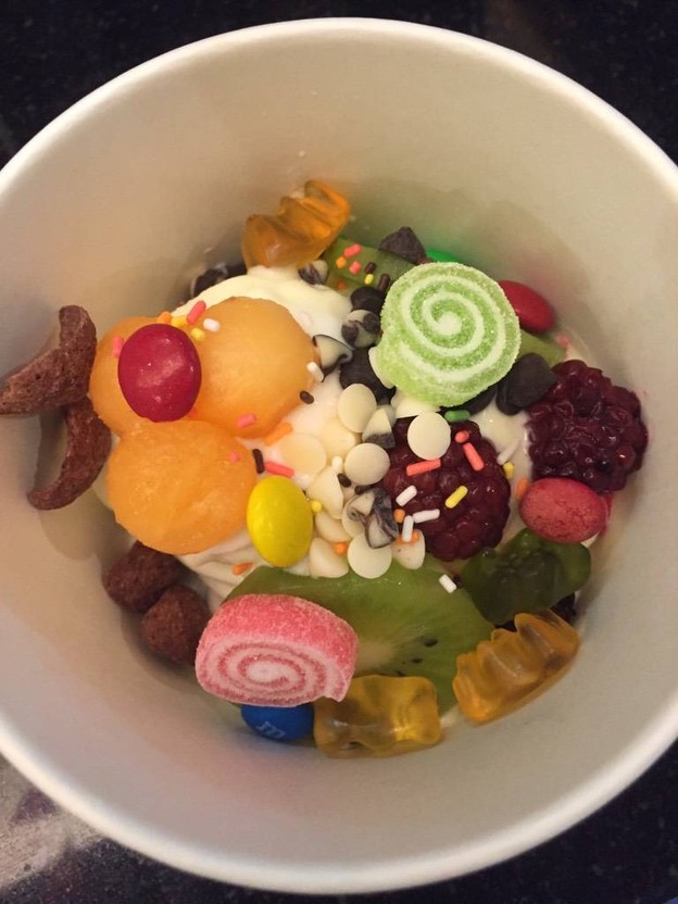 VAVA FROZEN YOGURT ท่าแพ