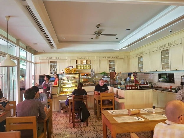 บรรยากาศ Cafe Tartine เพลินจิต