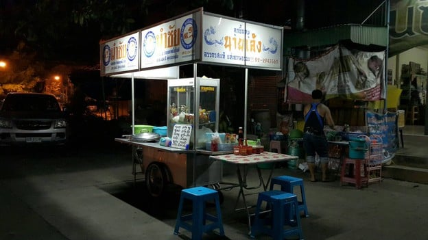 หน้าร้าน ก๋วยเตี๋ยวหันหลัง สุโขทัย