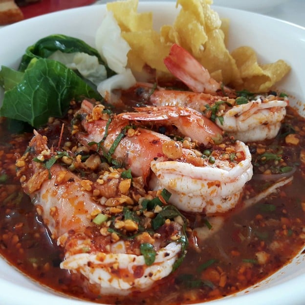เมนูของร้าน ก๋วยเตี๋ยวดู๋ดี๋ชักธง โคราช