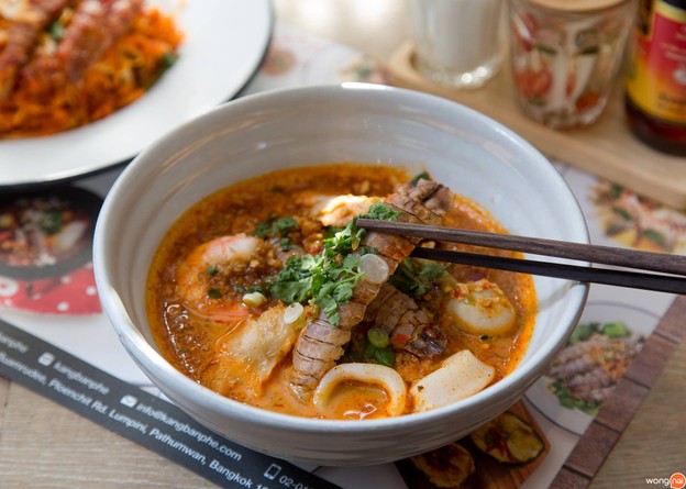 เมนูของร้าน ฅนช่างยำ by กั้งบ้านเพ สาขาทองหล่อ ทองหล่อ ซอย 13