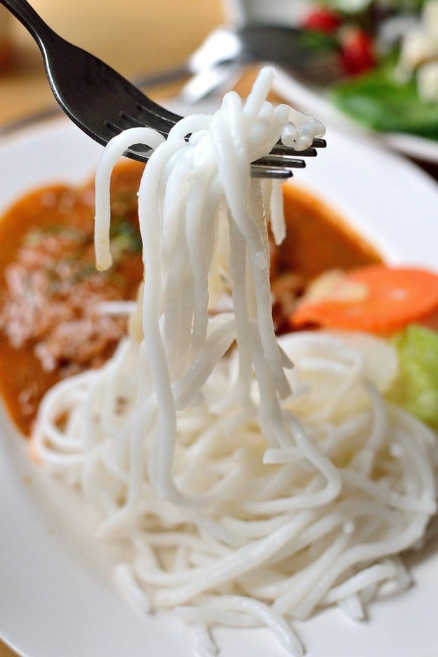 ขนมจีนเทวดาบีบเส้นสดๆ พระราม 2