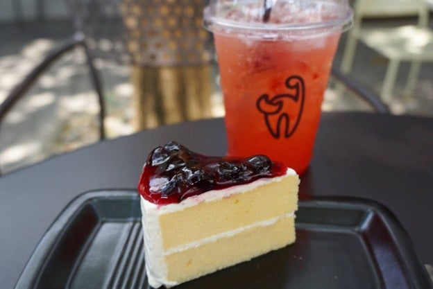 CATWALK BakeryandCoffee ร้านเค้ก พระพุทธบาท พระพุทธบาท