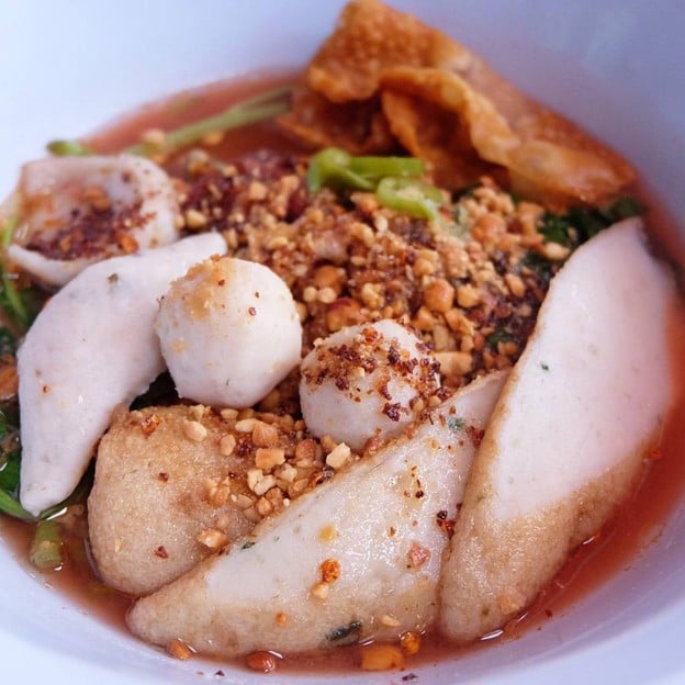 เมนูของร้าน เล่าซา (คลองเตย) ก๋วยเตี๋ยวลูกชิ้นปลา คลองเตย