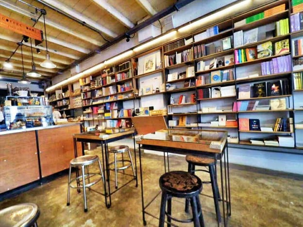 บรรยากาศ หนัง(สือ) ๒๕๒๑ หนัง(สือ)๒๕๒๑