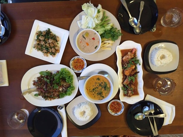 เมนูของร้าน บ้านดอกจันทน์ริมน้ำ