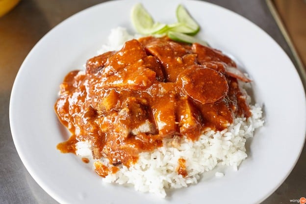 เมนูของร้าน สุณีข้าวหมูแดง ตลาดพลู