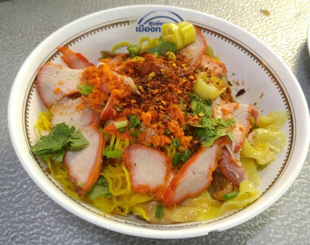 บุเรงนองบะหมี่เกี๊ยวกุ้งหมูแดง ศูนย์อาหารเมืองทอง