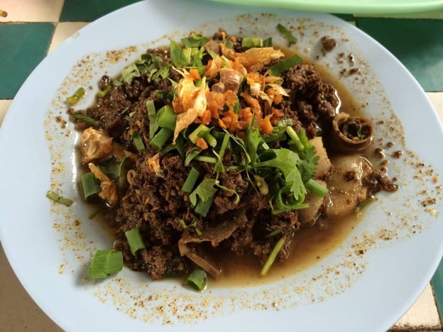 ร้านลาบลุงน้อย by ตี๋หลังมอ