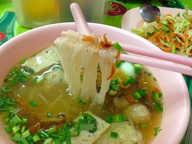 คุณแดงก๋วยจั๊บญวน พระอาทิตย์