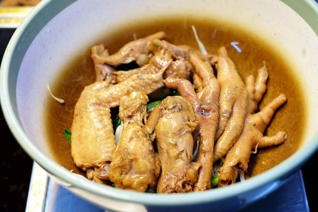 เมนูของร้าน ก๋วยเตี๋ยวไก่ตุ๋นแม่กิม