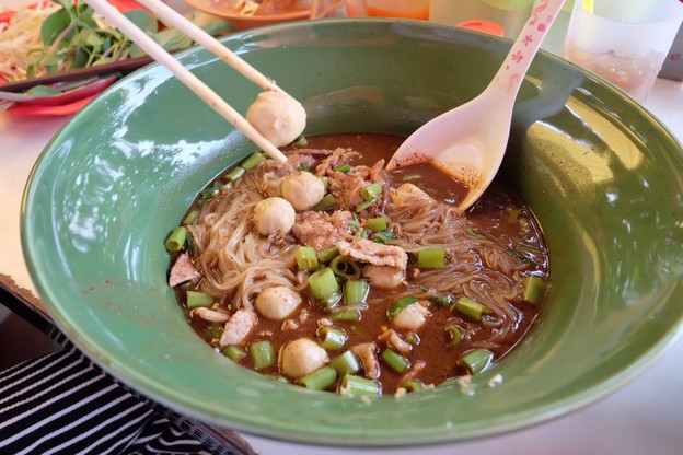 ก๋วยเตี๋ยวชามอ่าง