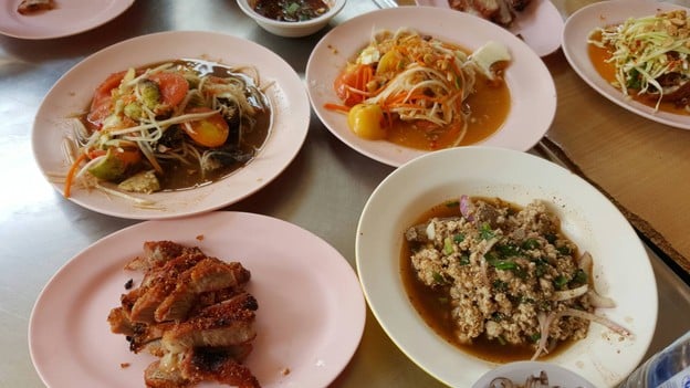 ส้มตำเจ๊แดงสามย่าน ต้นตำหรับ