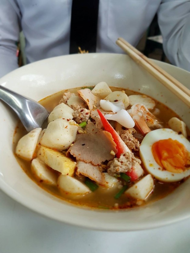 เมนูของร้าน ก๋วยเตี๋ยวดู๋ดี๋ ซอยโรงแรมเมอร์ลินภูเก็ต