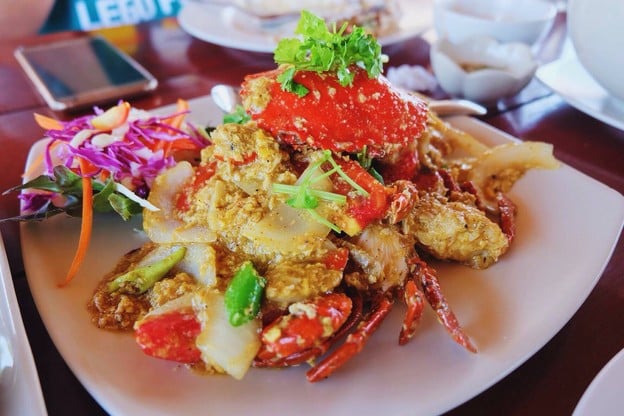 กระชังขนาบน้ำวิวซีฟู้ด