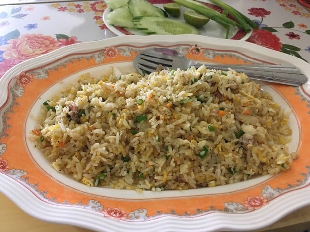 เมนูของร้าน ป.ข้าวผัดปู สันติธรรม