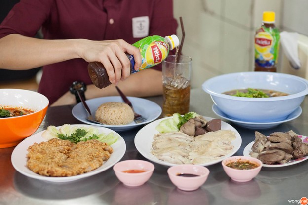 เมนูของร้าน เจริญชัย ไก่ตอน สูตรไหหลำ ประชาชื่น26