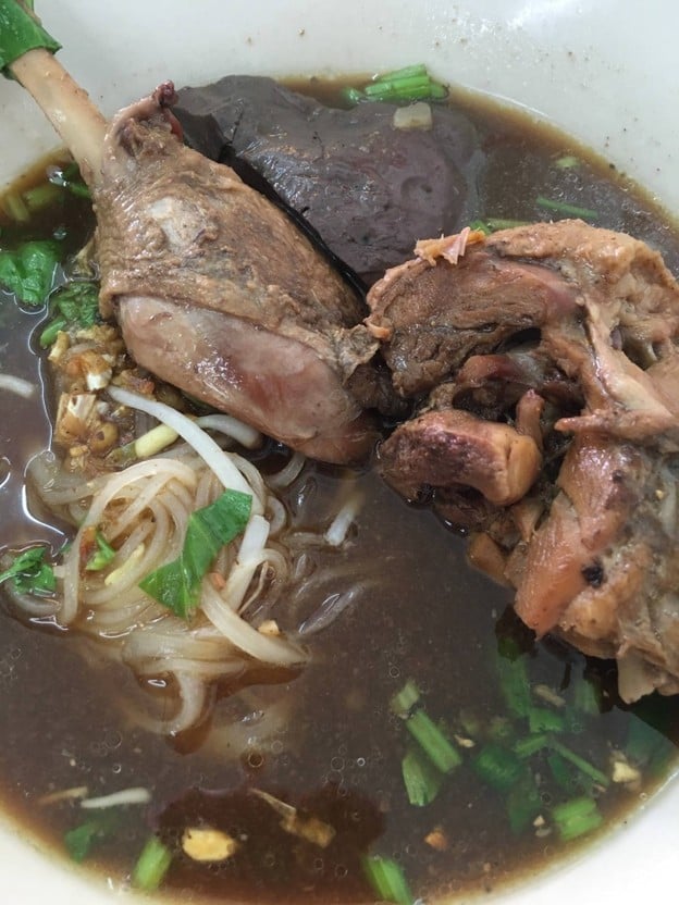 ก๋วยเตี๋ยวเป็ดตุ๋นโกไข่