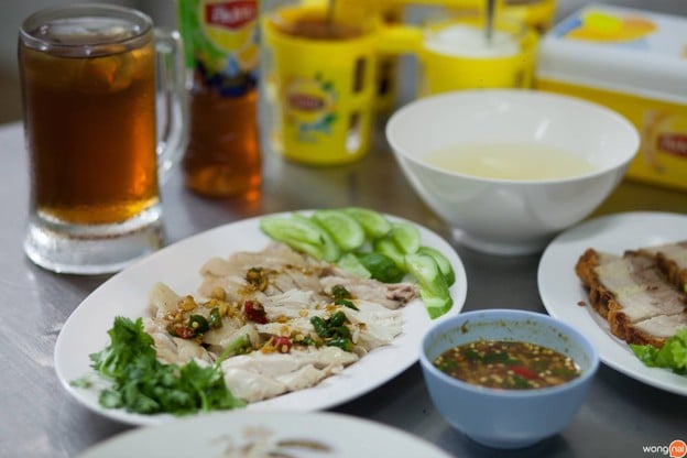 ข้าวมันไก่นายธง สาธุประดิษฐ์