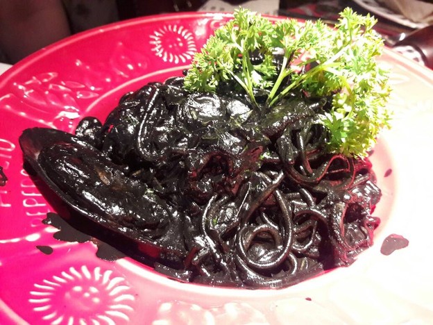 เมนูของร้าน It's "Happened To Be" a Closet สีลม