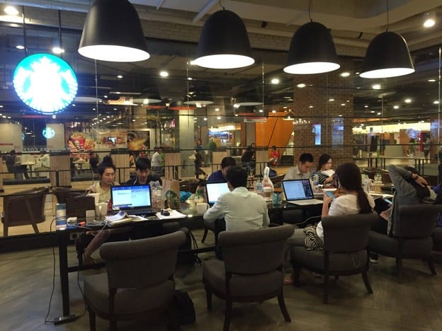 บรรยากาศ Starbucks เดอะสตรีท