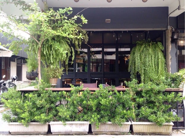 หน้าร้าน Artisan At Oxotel Hostel วัวลาย