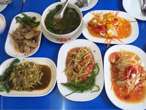 ตำปากหวาน เจ้หวาน ไก่อบโอ่ง ถนนวิทยุ