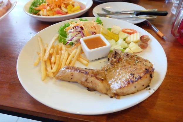 BAN PUNN Steak Cafe Bar