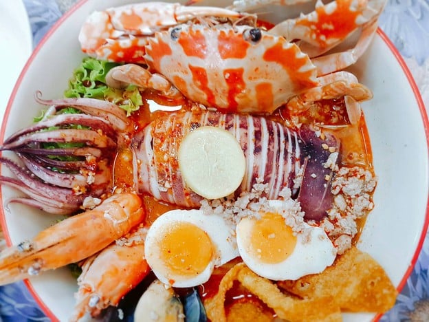 ก๋วยเตี๋ยวต้มยำไข่หวานประตูสวนดอกเชียงใหม่