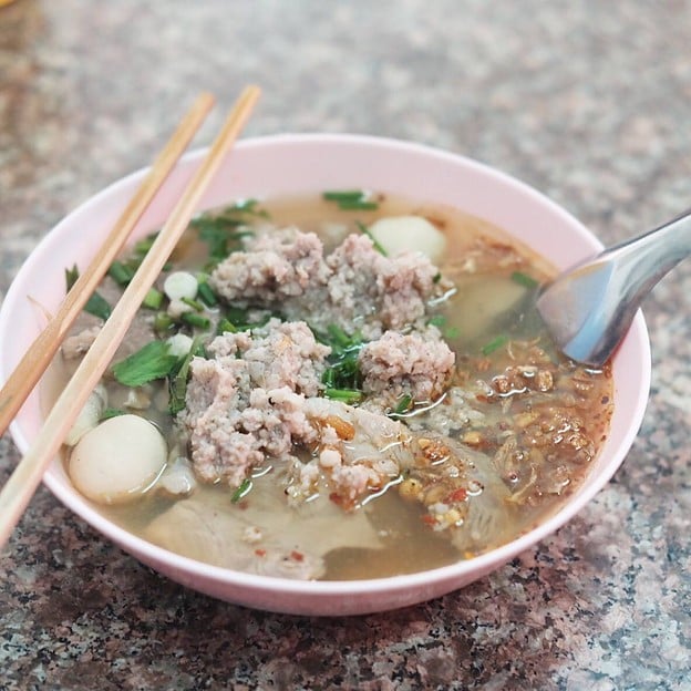 รุ่งเรือง (ตั๋ง) ก๋วยเตี๋ยวหมู สุขุมวิท26 เจ้าเก่า สุขุมวิท 26