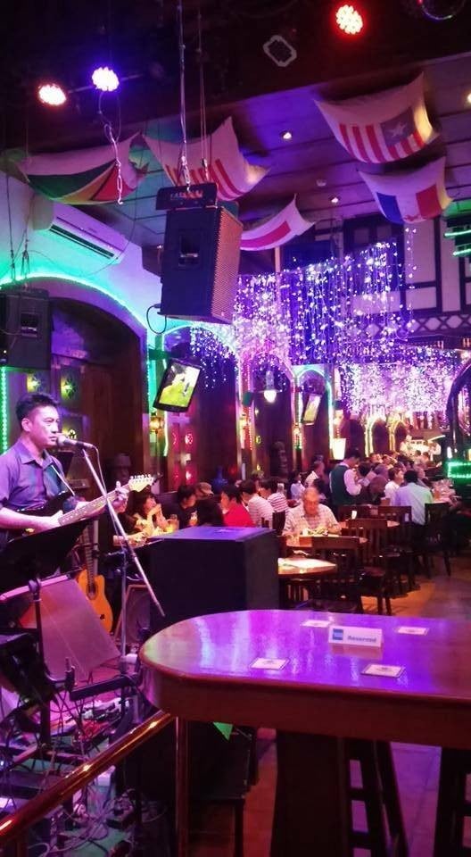 บรรยากาศ Hops Brewhouse