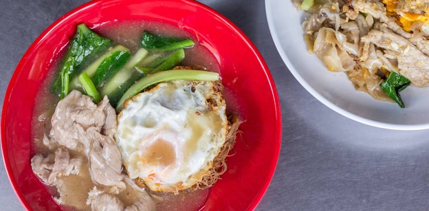 โย่ง ราดหน้าหมูอึ๋ม เจ้าเก่า เจ้าเดียว