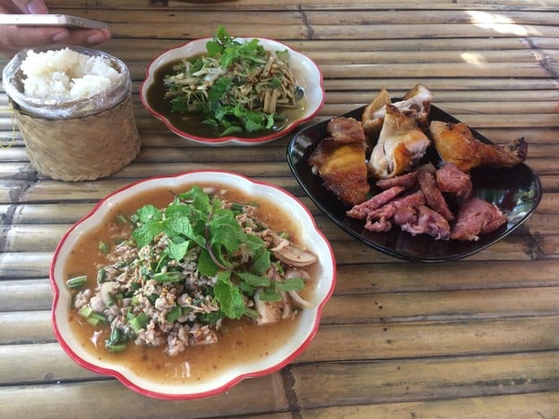 ส้มตำถาดบ้านสวน ปาย