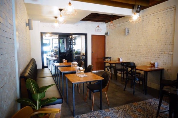 บรรยากาศ Champion Cafe' -