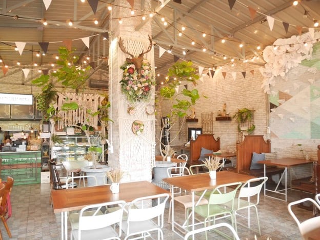 บรรยากาศ Small Talk Cafe & Hangout