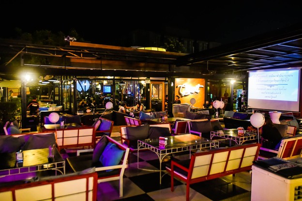 Giant's Bar and Restaurant