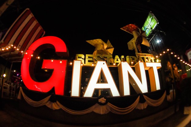 Giant's Bar and Restaurant