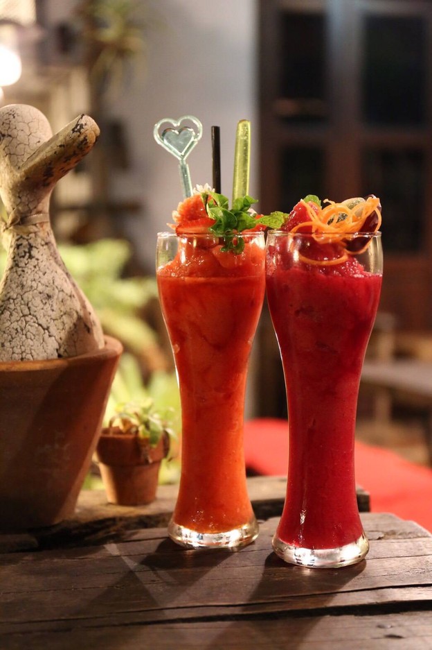 Little Black Cafe บางแสน