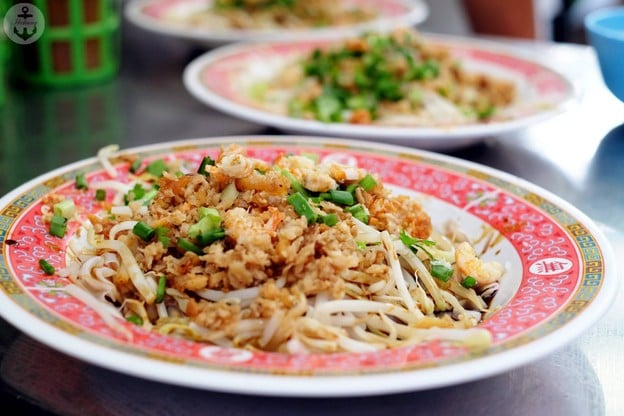 เมนูของร้าน ก๋วยเตี๋ยวหลอด สูตรโบราณ หลัง สน.พลับพลาไชย