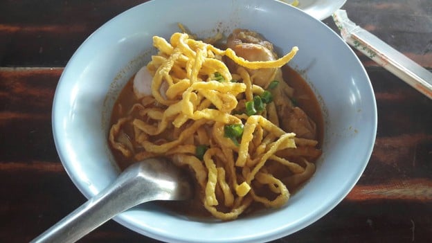 ร้านข้าวซอย ดงดอกไม้