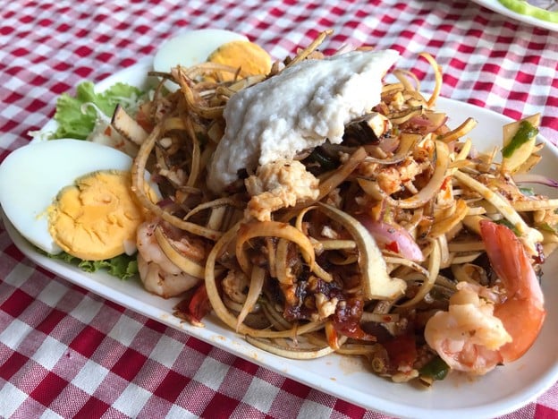 บ้านริมน้ำ