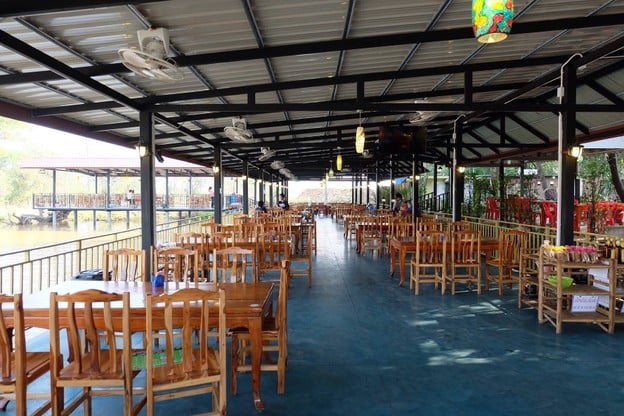 บรรยากาศ ครัวกุ้งหลวง