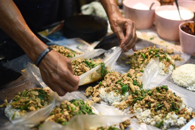 ข้าวบึ้ม ตลาดบางกอกน้อย