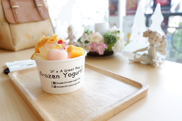 Double D Frozen Yogurt Bar Bee Hive