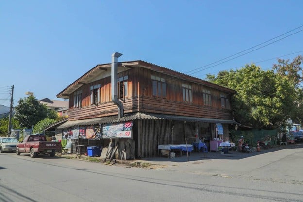 บรรยากาศ ป้าน้อย หมูกรอบ