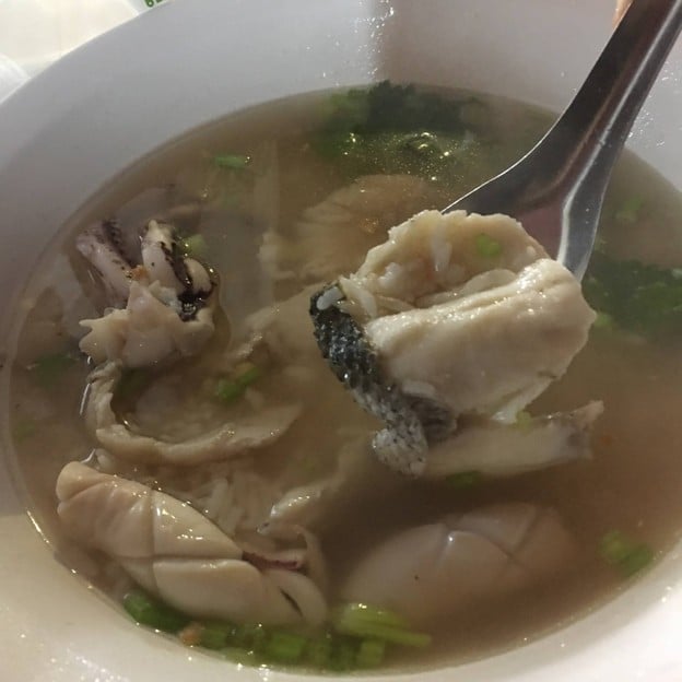 ข้าวต้มปลาเมืองชล เจ้าเก่าลาดพร้าว 48 และ เดอะซีน